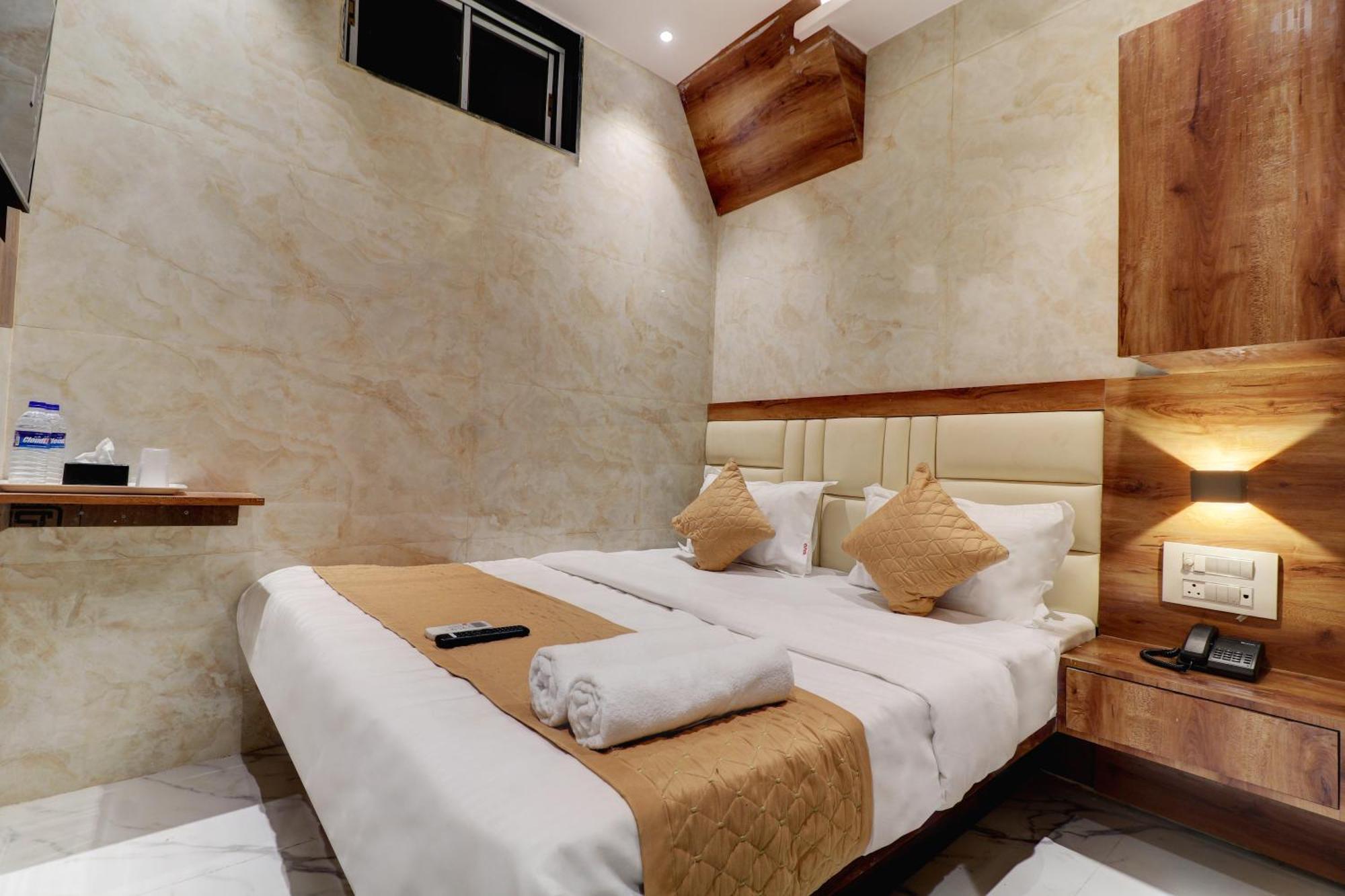Hotel Omega มุมไบ ภายนอก รูปภาพ